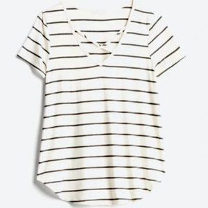 Off white, short sleeve, horizontal stripe t shirt. Brand: Emory Park. Size:M
